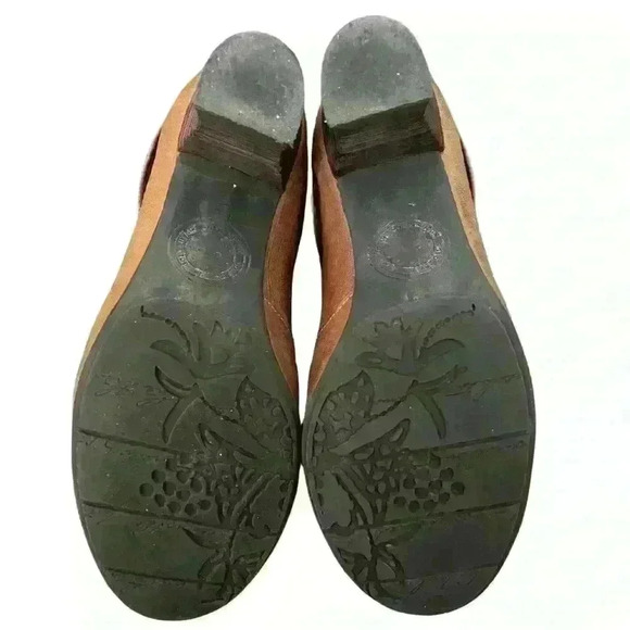 Gold Button Brown Leather Victorian Heels  Pumps - Picture 7 of 14